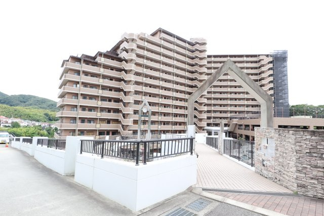 アンビエントジェームス山一番館