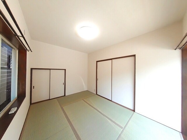 「南向きの明るい邸宅」高知市神田　中古一戸建ての和室|1階和室。お布団や季節ものをしっかり隠せるお押し入れ。