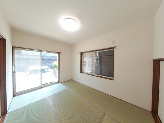「南向きの明るい邸宅」高知市神田　中古一戸建ての和室|1階和室。ゴロゴロ寛げる、家事や育児にも便利な一室。