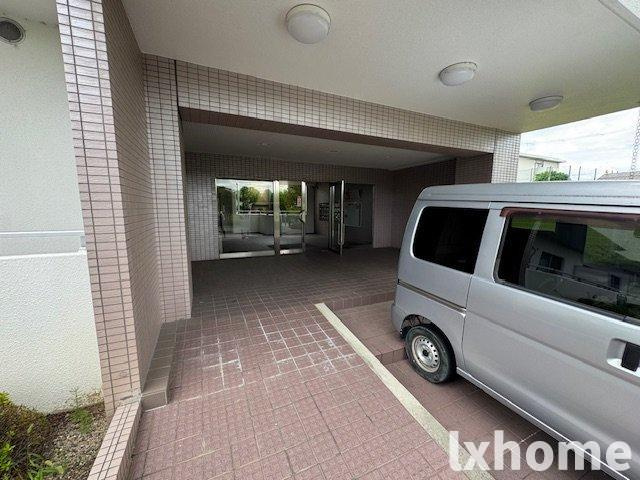 ロアジール西口のエントランス|建物の内部です