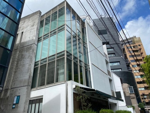 港区南青山２丁目の店舗一部の外観