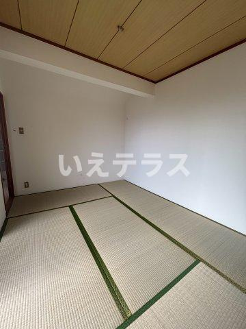 ロイヤルメゾン舞子坂の和室
