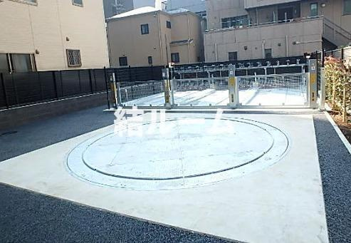 板橋区仲宿の賃貸マンションの駐車場