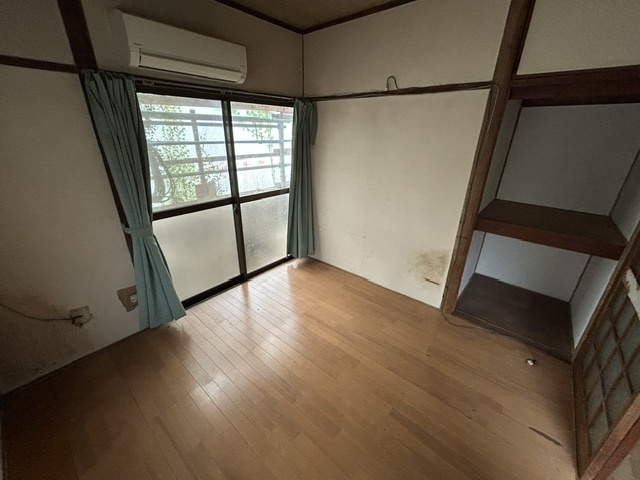 別府市内竈の洋室