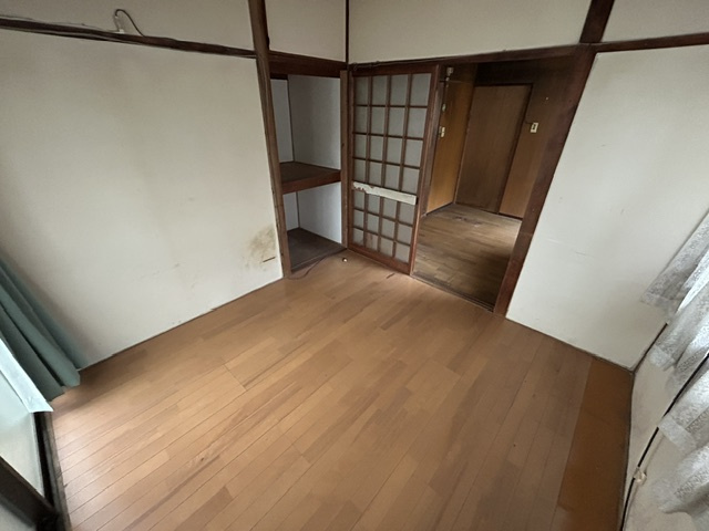別府市内竈の洋室