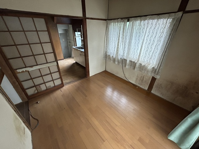 別府市内竈の洋室