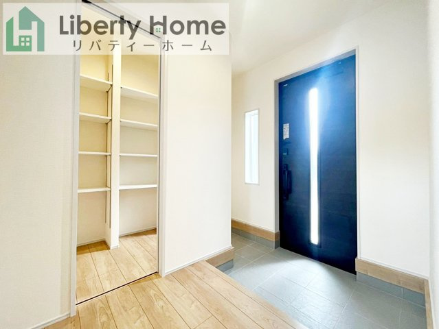 小美玉市羽刈第5　2号棟　新築戸建の玄関