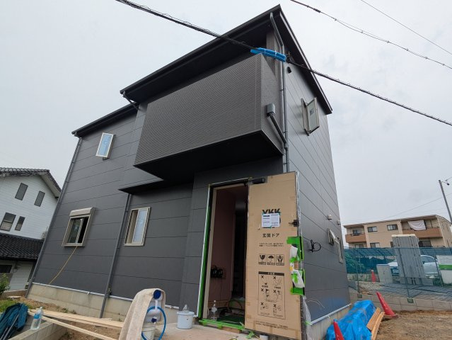 【トーヨーホーム売主/建築中】岩崎町西ノ平Ａ分譲の外観|前面道路含む現地土地写真