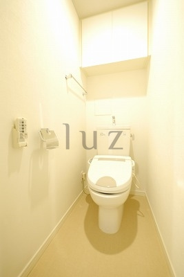 イクシア横浜鶴見ステーションフロントのトイレ|温水洗浄便座完備のトイレです！