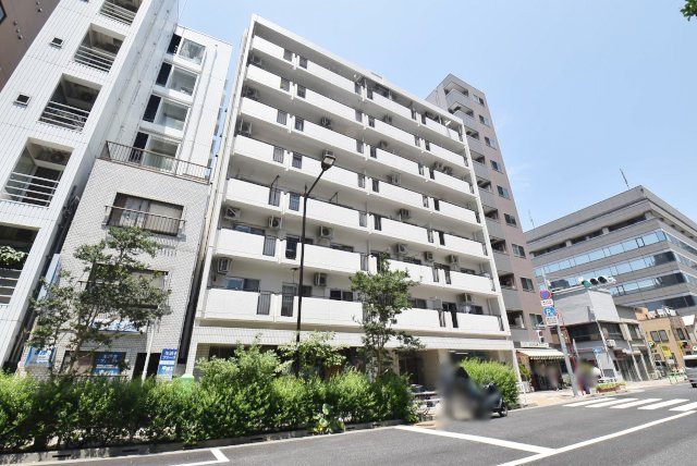 【現況写真】 | クラウン築地 | 前面道路と外観の様子です。～即日のご見学可能～　お問合せはお気軽にどうぞ。