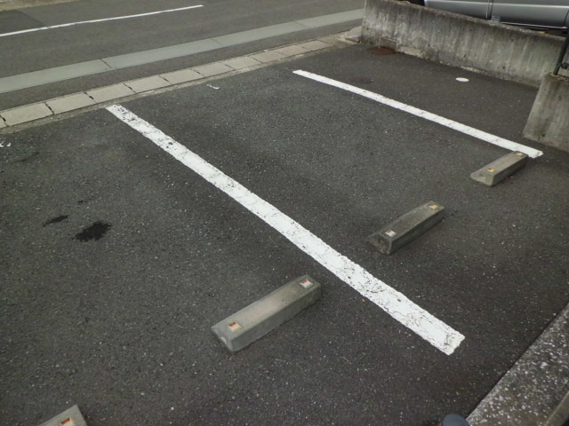 ドルフ御影の駐車場