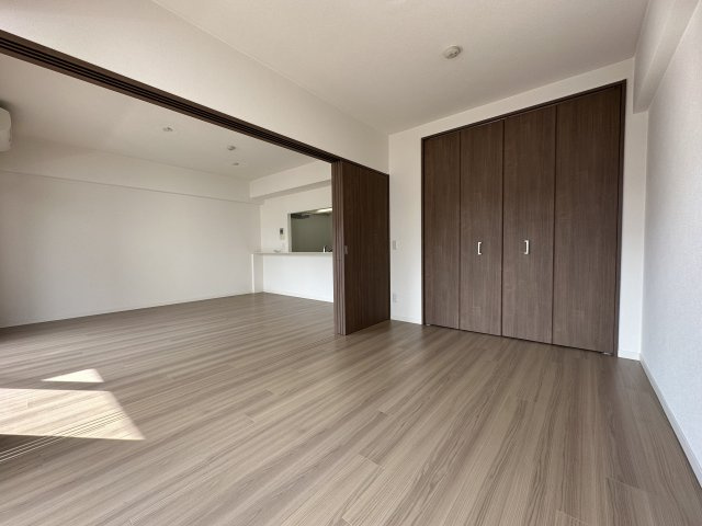 稲城市押立の賃貸マンションの居間・リビング