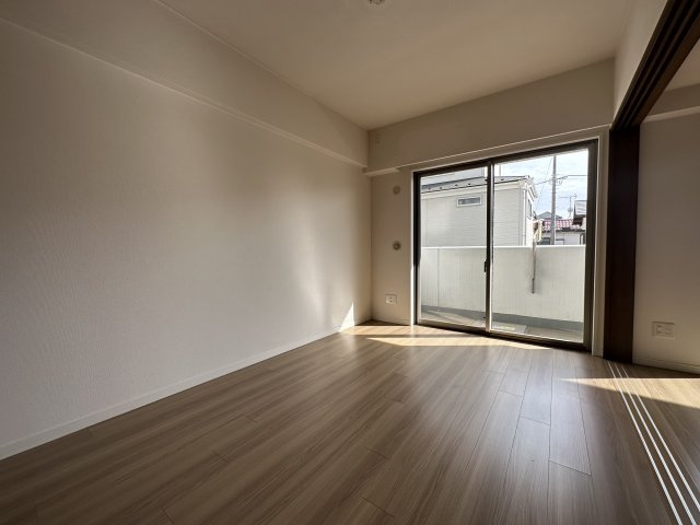 稲城市押立の賃貸マンションの居間・リビング