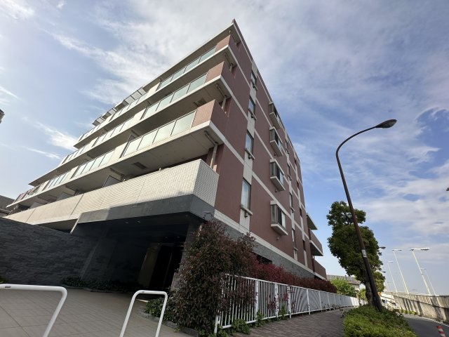 稲城市押立の賃貸マンションの外観