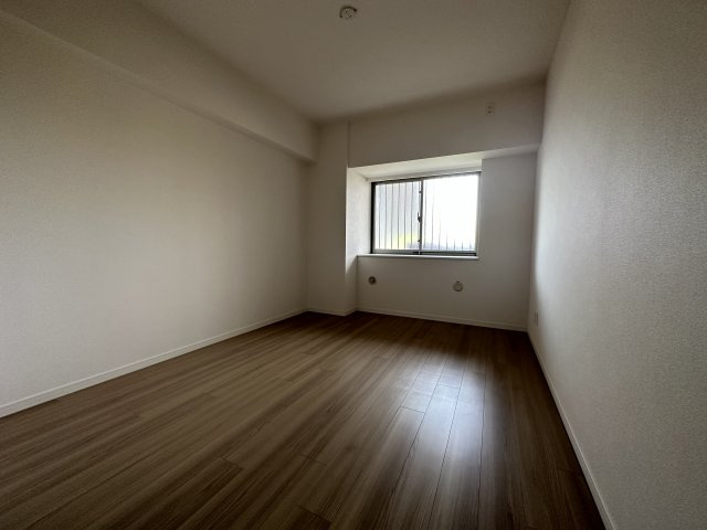 稲城市押立の賃貸マンションの居間・リビング