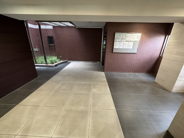 稲城市押立の賃貸マンションのロビー