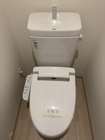 稲城市押立の賃貸マンションのトイレ