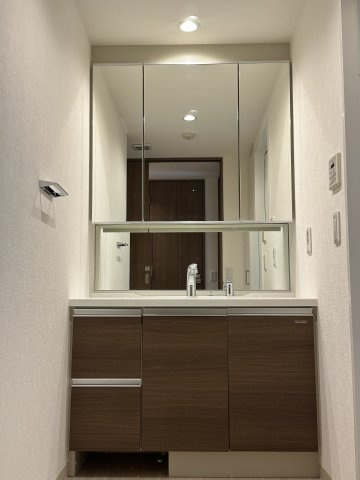 稲城市押立の賃貸マンションの洗面所
