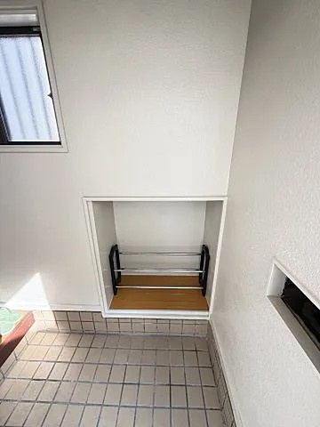 山本通４丁目貸家の玄関
