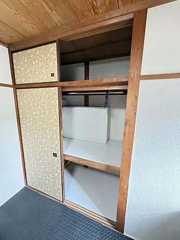 山本通４丁目貸家の収納