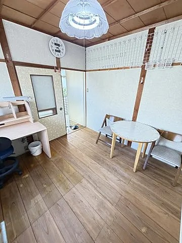 山本通４丁目貸家の居間・リビング