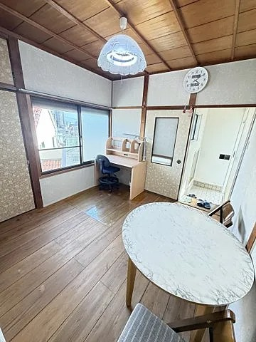 山本通４丁目貸家の居間・リビング