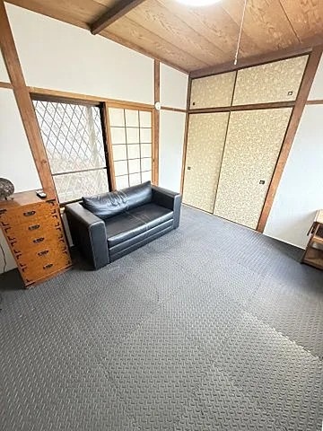 山本通４丁目貸家の居間・リビング