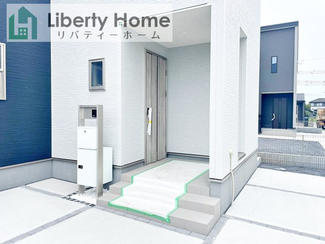 笠間市旭町第13　2号棟　新築戸建のエントランス