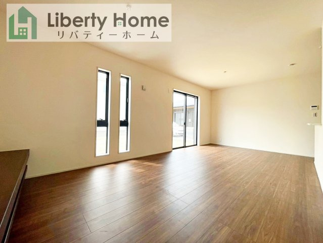 笠間市旭町第13　3号棟　新築戸建の居間・リビング