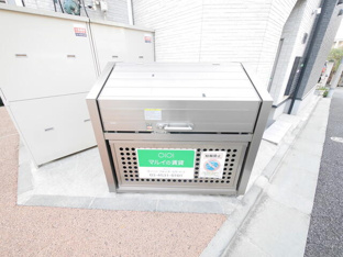 敷地内に専用ゴミBOXあります。