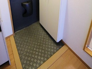 マサールハイツの玄関