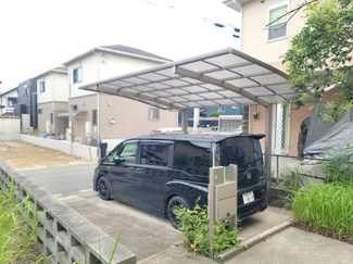 【駐車場】 | 千葉市磯辺3丁目　中古戸建 | 愛車を守るカーポート付きの物件です