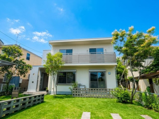 【庭】 | 千葉市磯辺3丁目　中古戸建 | ご入居後の生活イメージを具体的に感じていただけるよう、親身にご案内いたします。※画像のお庭の芝生はAIによる加工になります。