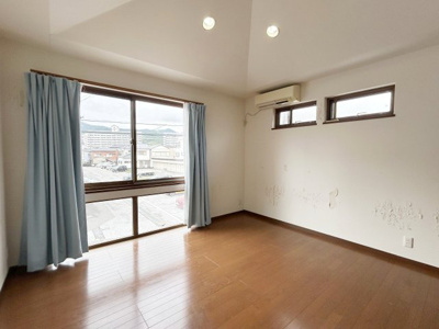【洋室】 | 中古一戸建　高知市塩屋崎町２丁目 | リフォーム中です