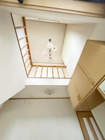 【内装】 | 中古一戸建　高知市大津乙 | 玄関上吹き抜け