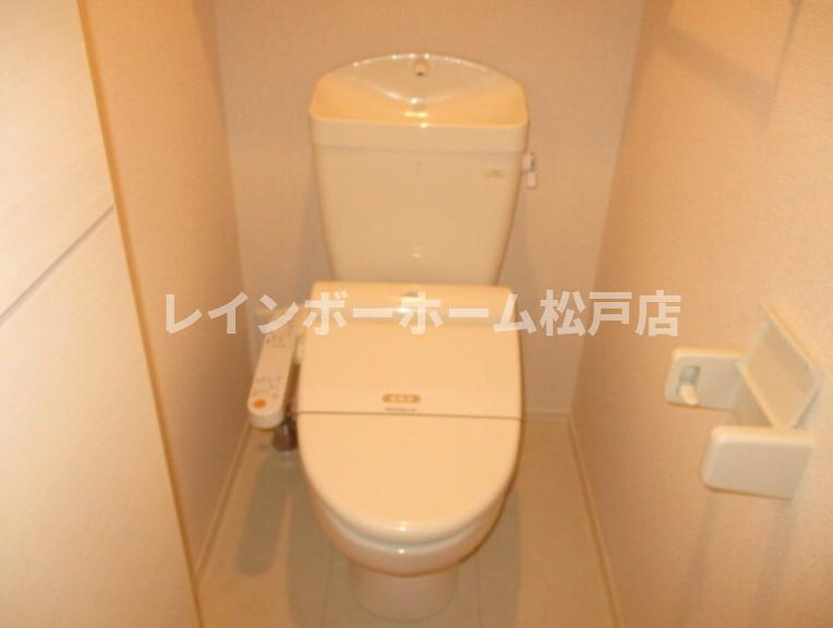 仲介手数料（賃料の1.10ヵ月）の50％OFF対象物件！のトイレ|ゆったりとした空間のトイレです