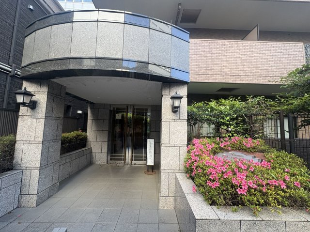 日神パレステージ新宿御苑のエントランス|建物の内部です
