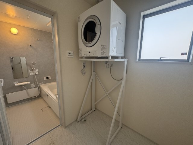 宜野湾市宇地泊（全2棟）ラスト1号棟の脱衣所|1号棟　ガス衣類乾燥機付き♪