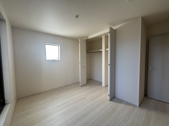 宜野湾市宇地泊（全2棟）ラスト1号棟の洋室|1号棟　洋室6.5帖＋大型CL付き♪