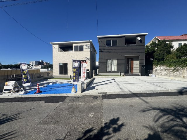 宜野湾市宇地泊（全2棟）ラスト1号棟の外観|1号棟　並列駐車3台完備♪