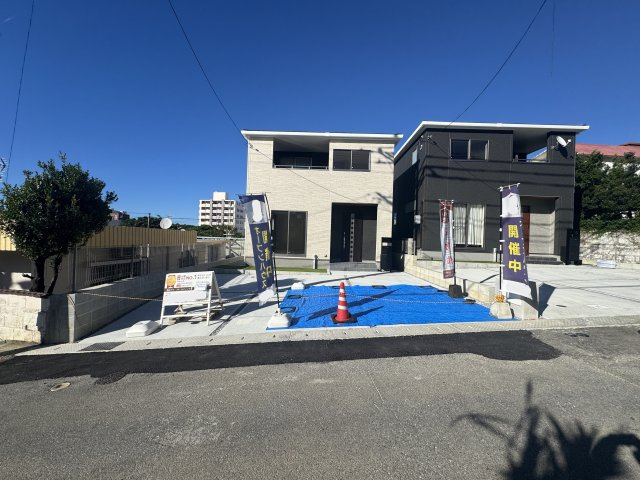 宜野湾市宇地泊（全2棟）ラスト1号棟の外観|1号棟　並列駐車3台完備♪