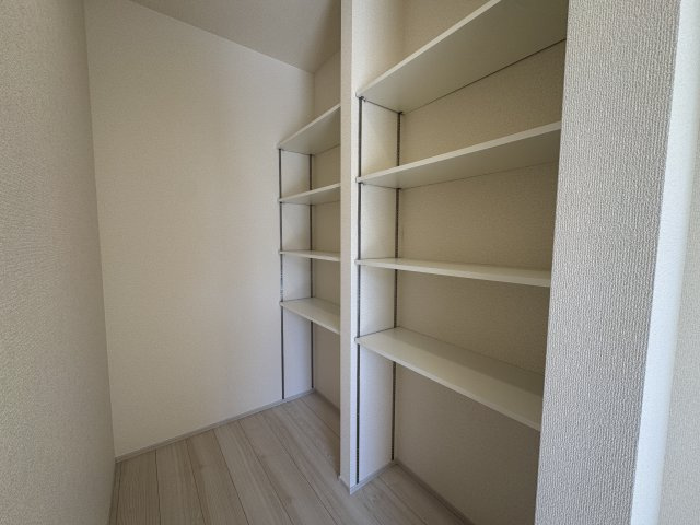 宜野湾市宇地泊（全2棟）ラスト1号棟の収納|1号棟　可動棚収納付き♪