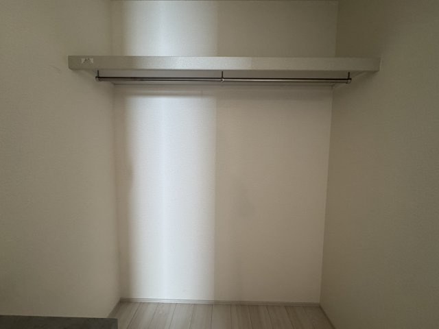 宜野湾市宇地泊（全2棟）ラスト1号棟の収納|1号棟　ハンガーパイプ収納付き♪