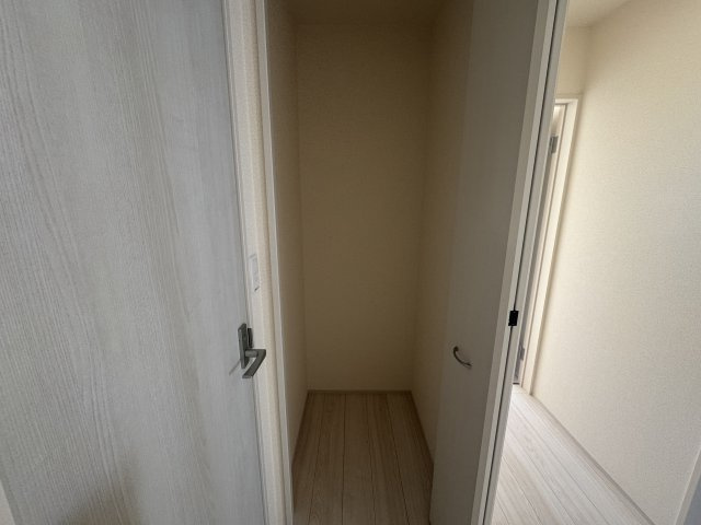 宜野湾市宇地泊（全2棟）ラスト1号棟の収納|1号棟　2階ホール収納付き♪