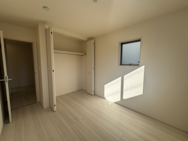 宜野湾市宇地泊（全2棟）ラスト1号棟の洋室|1号棟　洋室5.3帖＋CL付き♪