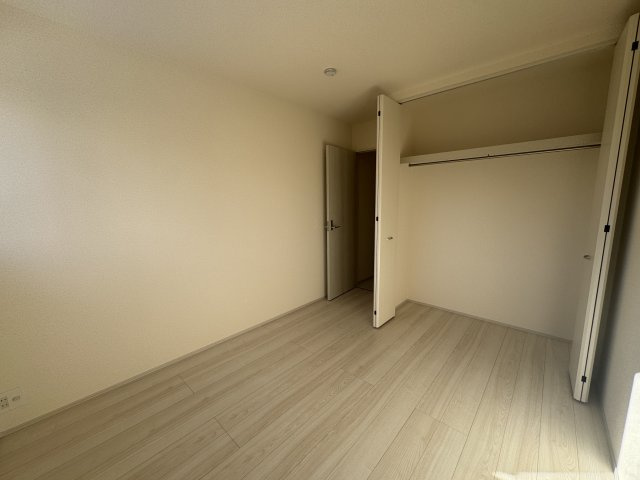 宜野湾市宇地泊（全2棟）ラスト1号棟の洋室|1号棟　洋室5.3帖＋CL付き♪