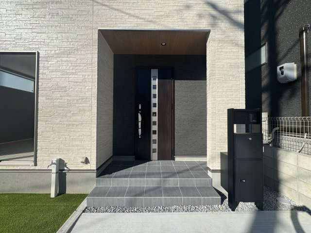 宜野湾市宇地泊（全2棟）ラスト1号棟の玄関|1号棟　スマートキー付き♪