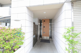 コモ西宮北口のエントランス