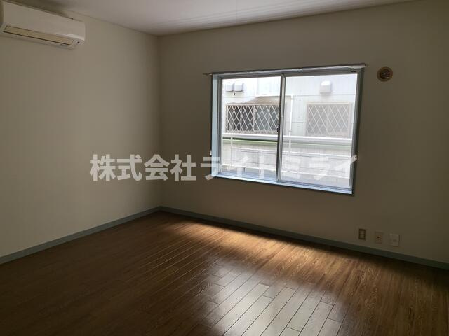 音羽小峰マンションズの居間・リビング| 