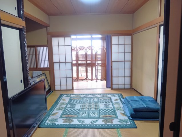 売中古戸建　焼津市上泉の和室|北東側の続き和室には広縁や床の間を備え、贅沢な和空間になっています！